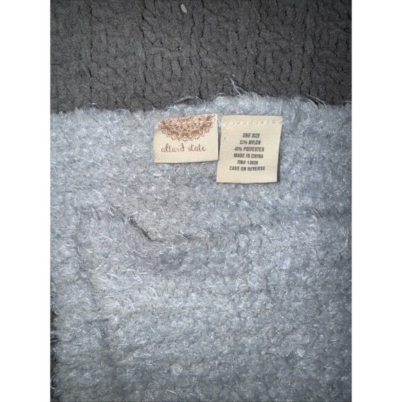 Altar'd State Women's Gray/ Blue Blanket Scarf Super Soft NWOT - Picture 3 of 5